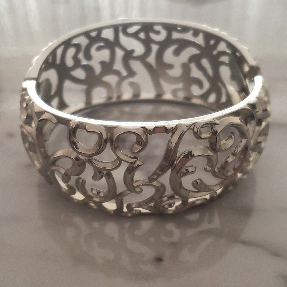 3 Silver Bracelets - Picture 4 of 5